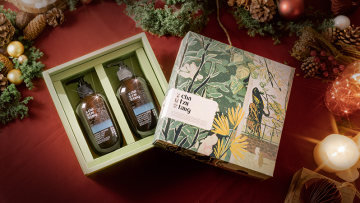 年末送禮必看！茶籽堂2023年度版畫禮盒「春神覓」，用溫暖綠意包裹聖誕祝福，還有專屬包裝服務讓送禮品味再升級！